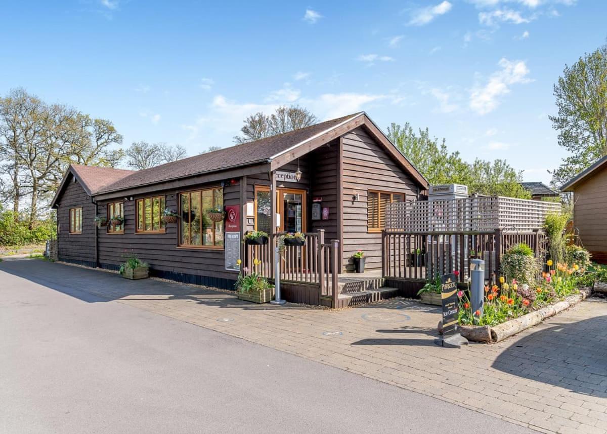 Lytchett Minster Wareham Forest Lodge Retreat מראה חיצוני תמונה
